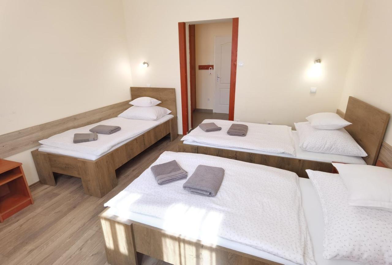 Balmazújváros Kamilla Panzio Es Rendezvenyhaz B&B 외부 사진