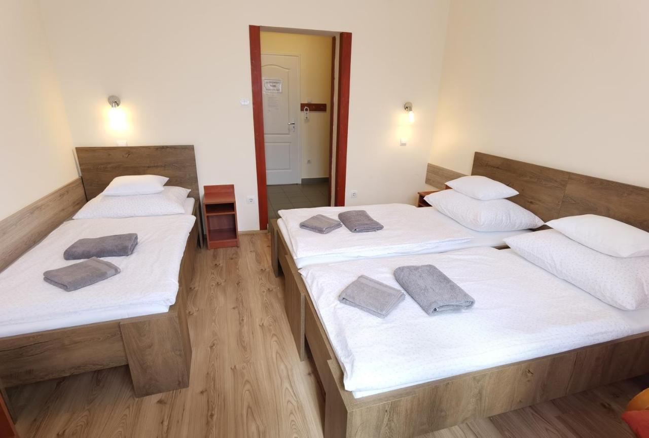 Balmazújváros Kamilla Panzio Es Rendezvenyhaz B&B 외부 사진