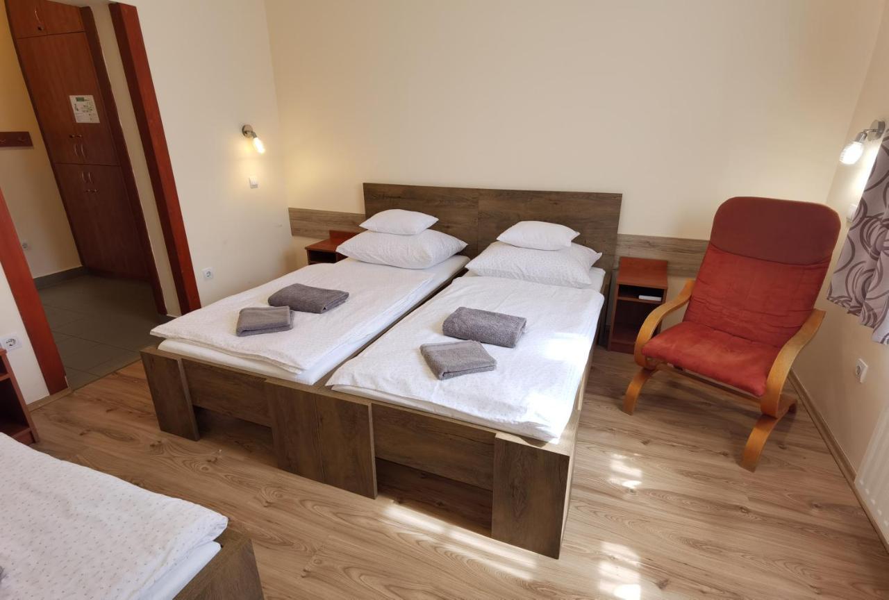 Balmazújváros Kamilla Panzio Es Rendezvenyhaz B&B 외부 사진
