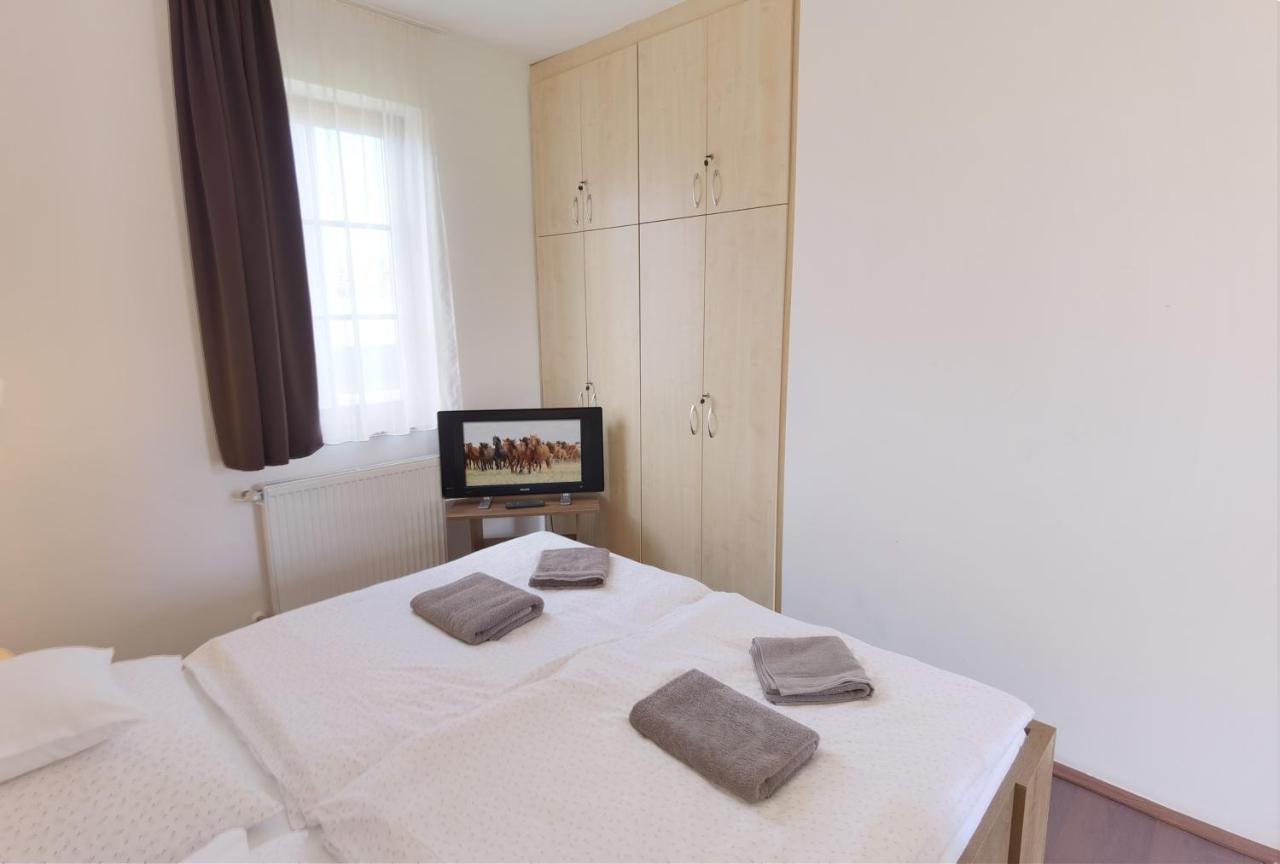 Balmazújváros Kamilla Panzio Es Rendezvenyhaz B&B 외부 사진